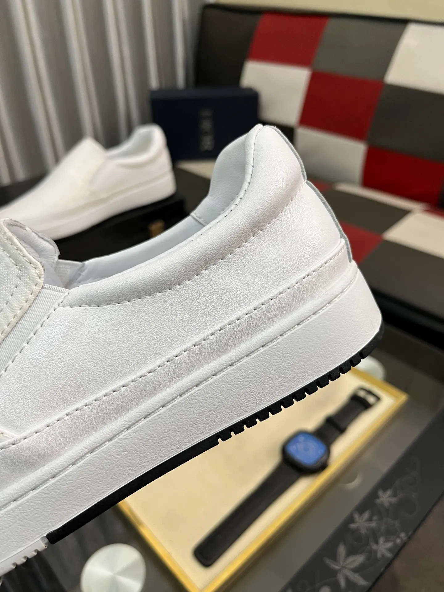 Men's men's shoes 💰420⌚️⌚️Dior unique modern style sneakers. Counter purchasing 🏃casual leather shoes😍😍 original cowhide leather imported from Italy (refuses to discolor and grind feet) soles: original soles specially provided by the original factory, super cool😍 lace up and walk with wind👍 style design ⚠️ super comfortable and wear-resistant original soles. Code number: 38-444️⃣Colors available